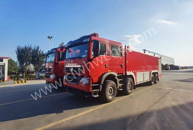 重汽豪沃25噸水罐消防車