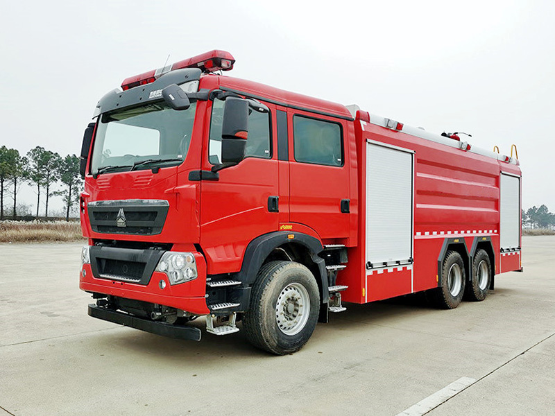 重汽豪沃雙排泡沫干粉聯用消防車