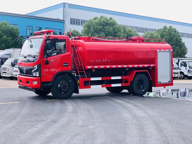 東風大多利卡D7單排綠化消防噴灑車