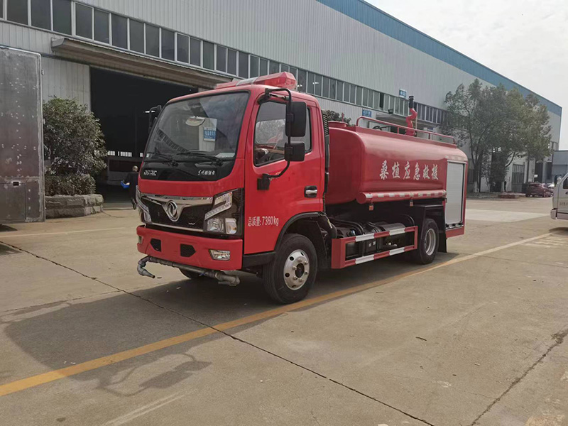 東風小多利卡單排綠化消防灑水車
